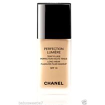 Chanel Perfection Lumeiere  Long wear Flawless Fluid Makeup SPF10 30ml - 10 Beige